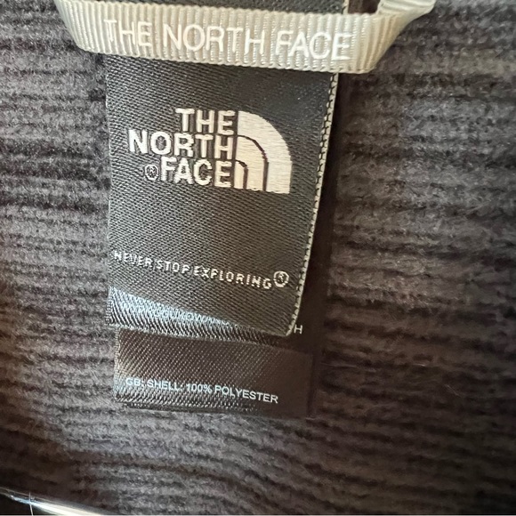 The North Face Glacier 1/4-Zip Pullover Lightweight - Picture 9 of 9